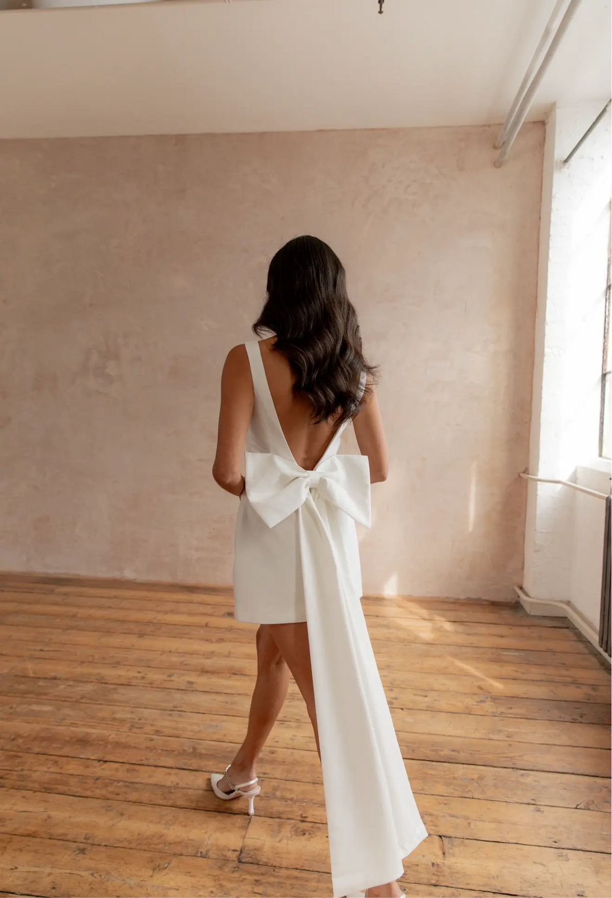 DOVE BOW DRESS WHITE